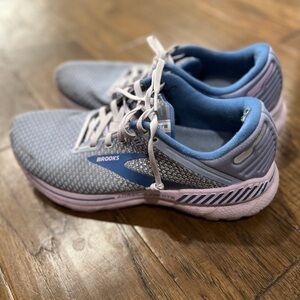 Brooks Women's Athletic Shoes - lavender purple blue